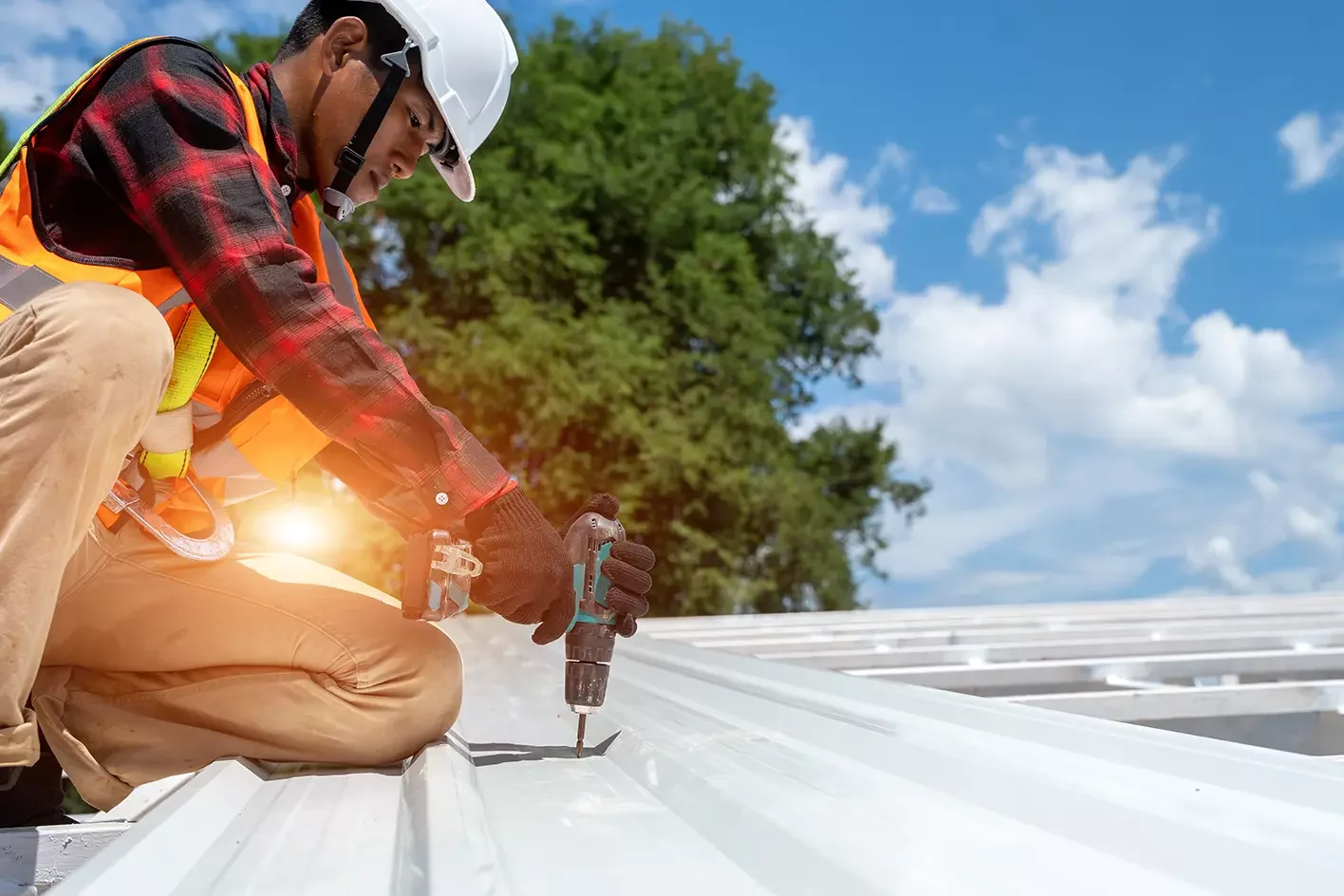 roofer working e1731933466103